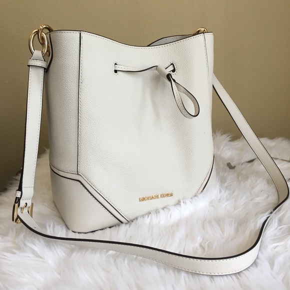 michael kors nicole bucket bag